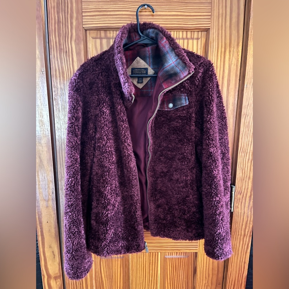 Pendleton Women's Burgundy Sherpa Jacket small